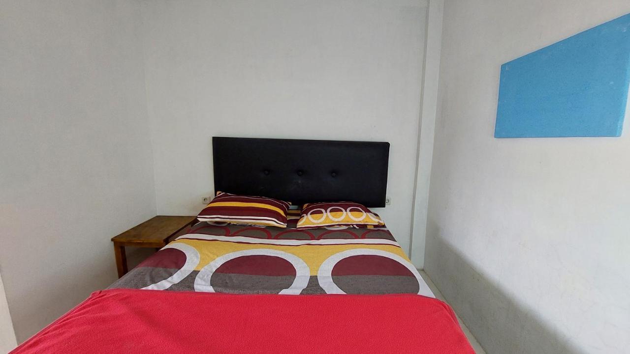 Harry & Mimin Homestay Горонтало Экстерьер фото