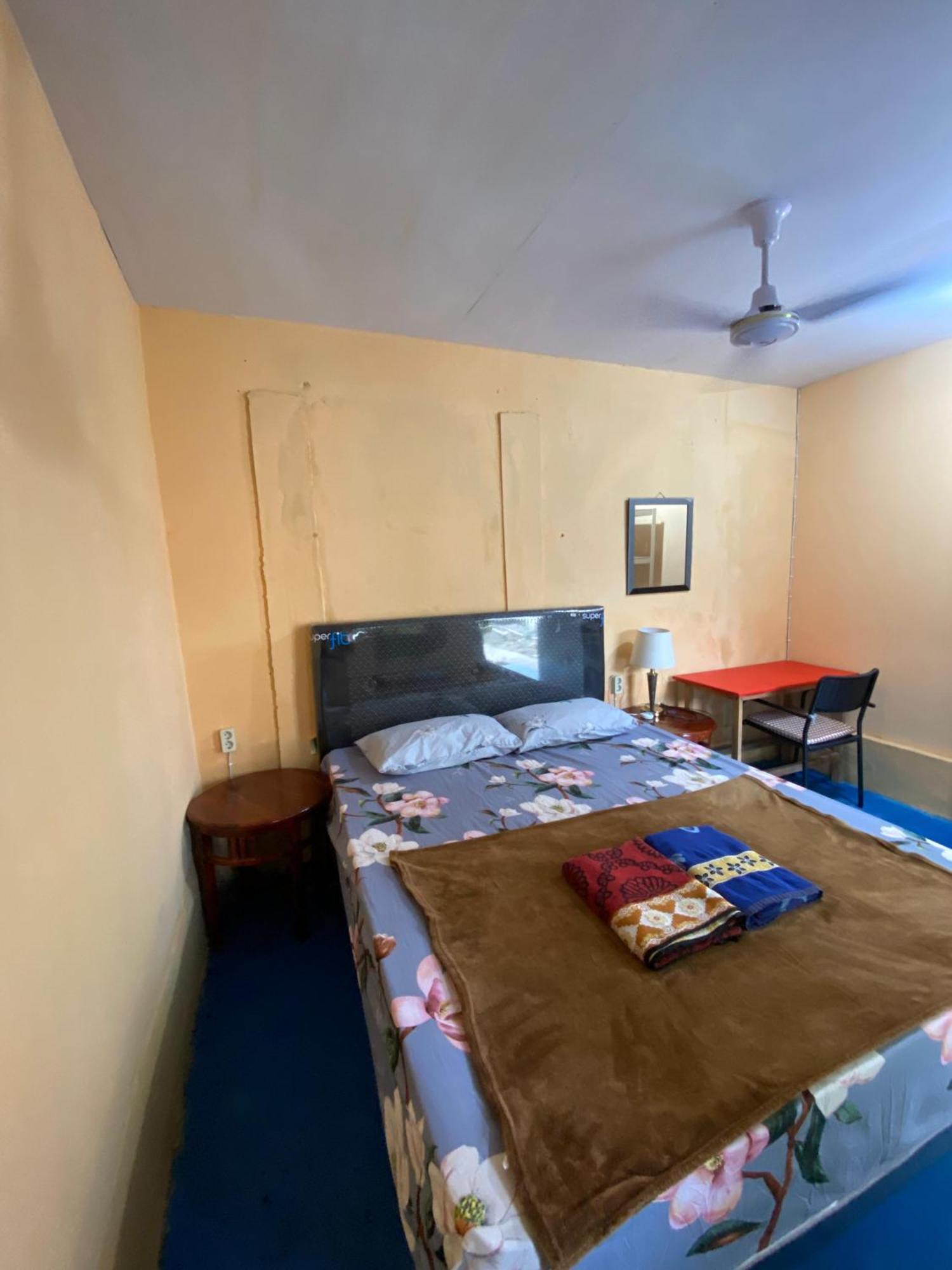 Harry & Mimin Homestay Горонтало Экстерьер фото