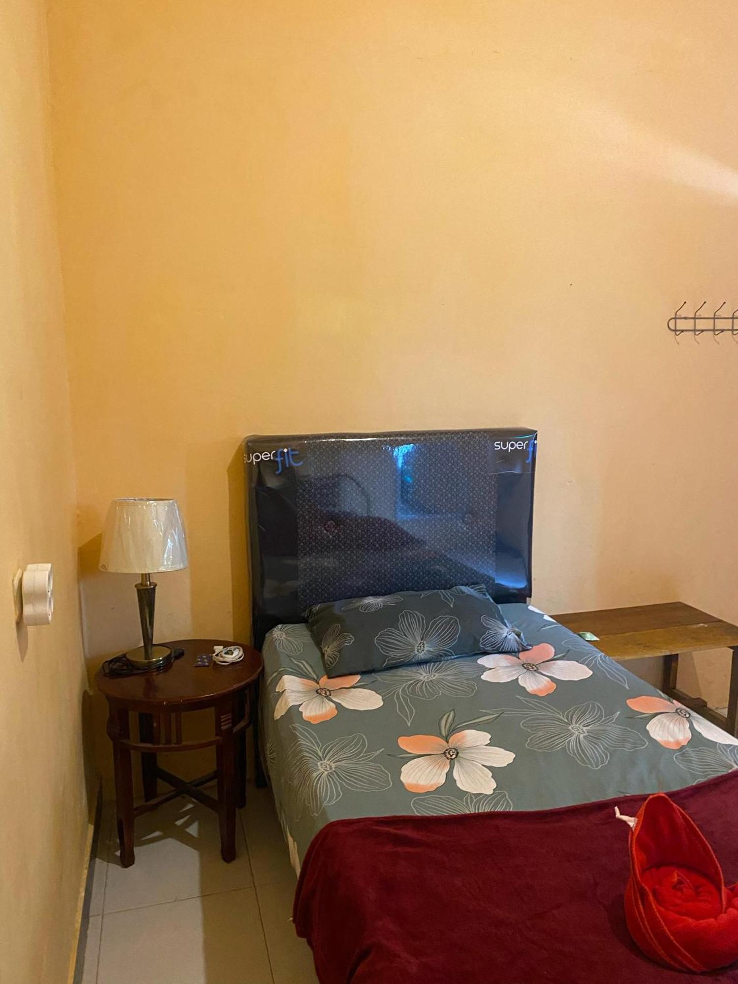 Harry & Mimin Homestay Горонтало Экстерьер фото
