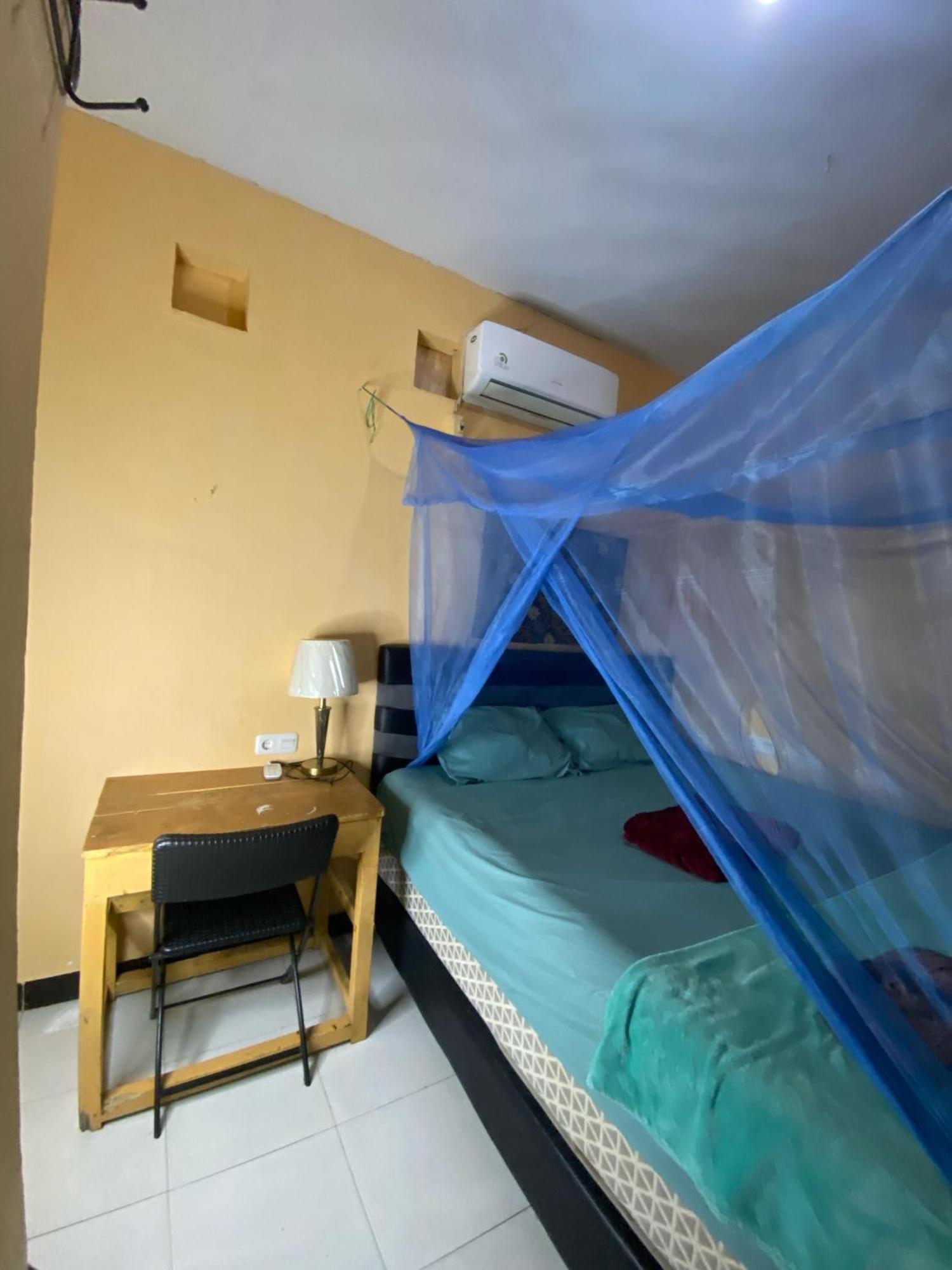 Harry & Mimin Homestay Горонтало Экстерьер фото