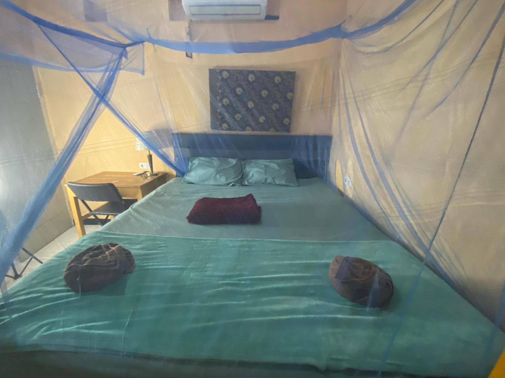 Harry & Mimin Homestay Горонтало Экстерьер фото