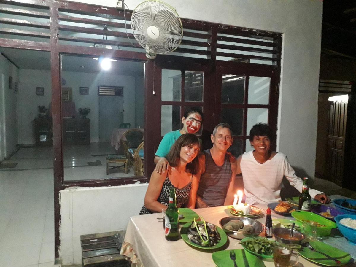 Harry & Mimin Homestay Горонтало Экстерьер фото